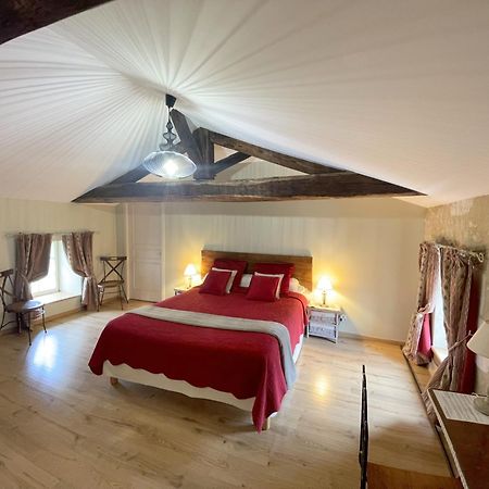 Chambres D'Hotes Le Tilleul Saint-Hilaire-des-Loges Exteriör bild