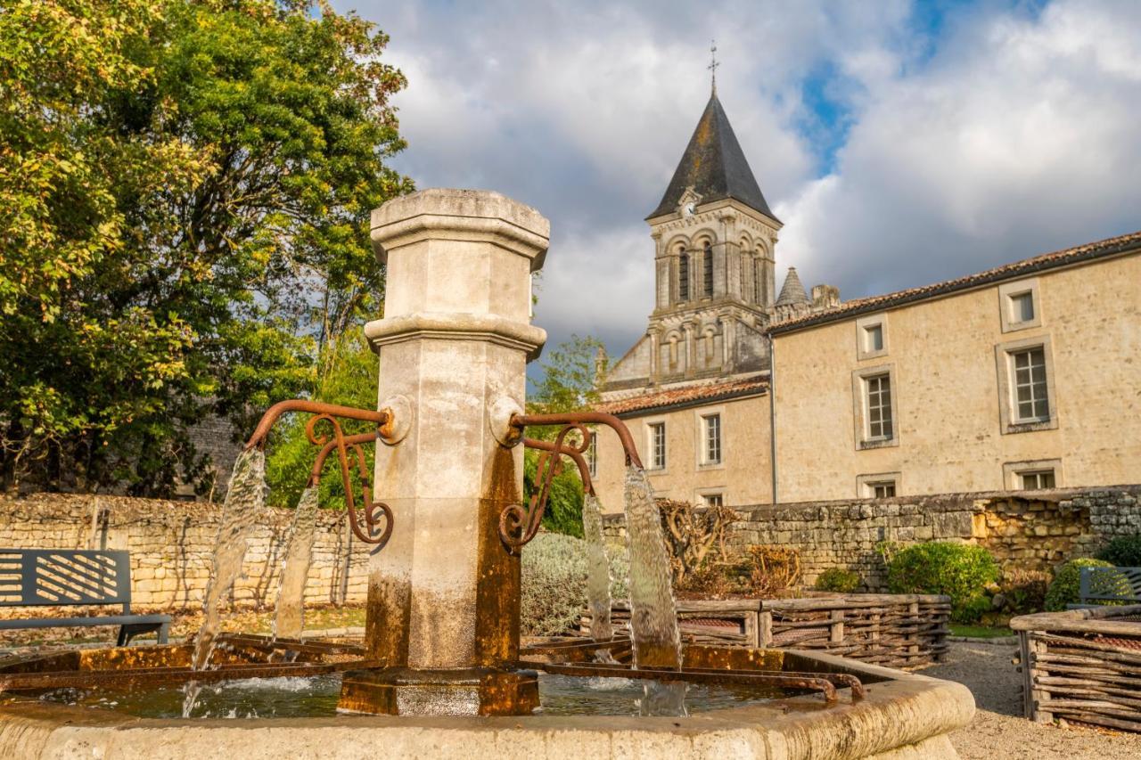 Chambres D'Hotes Le Tilleul Saint-Hilaire-des-Loges Exteriör bild