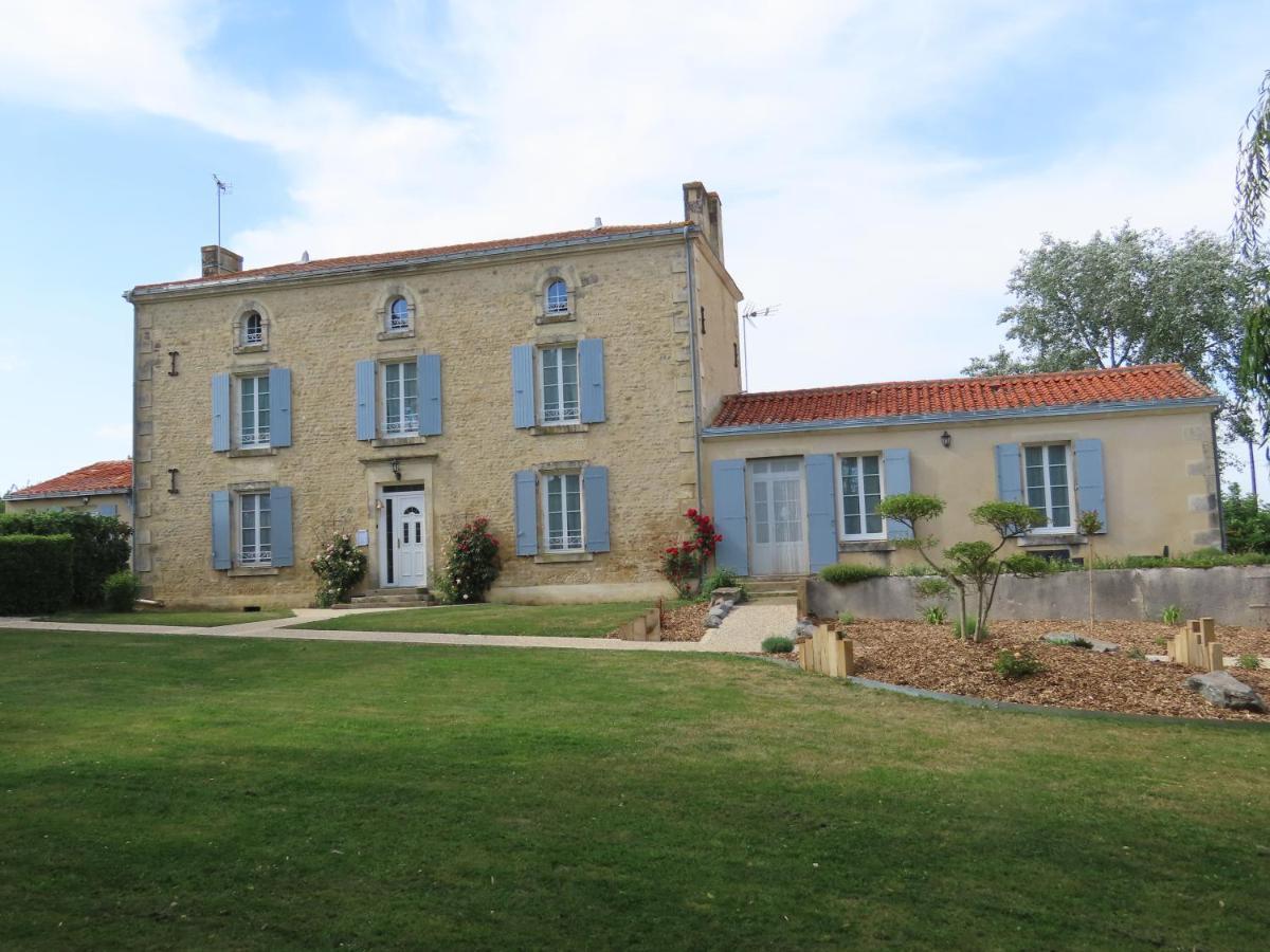 Chambres D'Hotes Le Tilleul Saint-Hilaire-des-Loges Exteriör bild